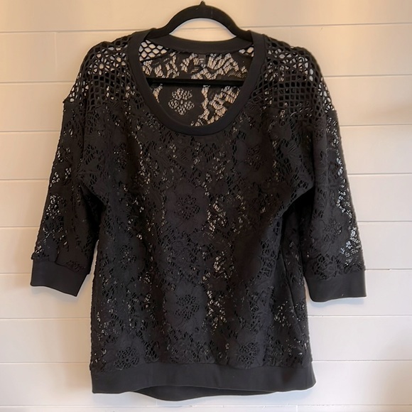 Beautiful crochet style 3/4 length top - Picture 1 of 7